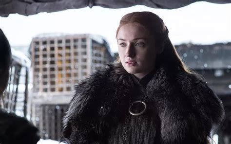 com quem sansa stark fica|Sansa Stark: relembre a jornada da personagem de。